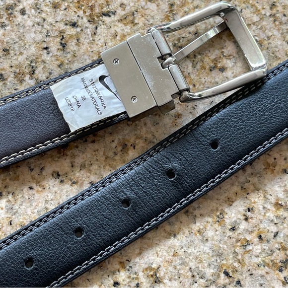 NIKE belt size 38 color black flip sides - Picture 7 of 7